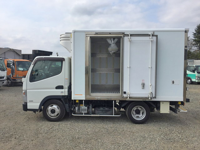 三菱ふそうキャンター冷凍車（冷蔵車）小型（2t・3t）[写真06]