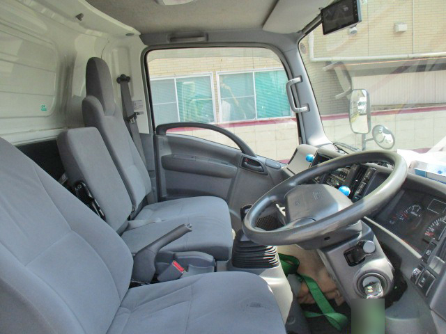 いすゞエルフ冷凍車（冷蔵車）小型（2t・3t）[写真35]