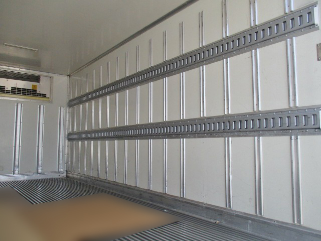 いすゞエルフ冷凍車（冷蔵車）小型（2t・3t）[写真09]