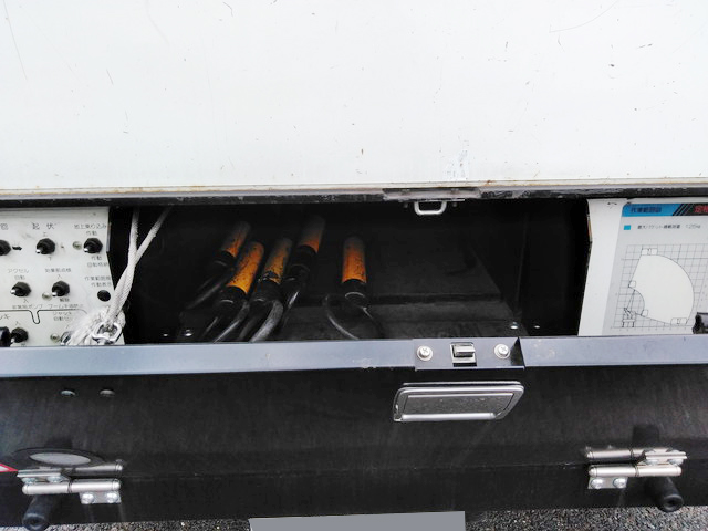 いすゞエルフ高所作業車小型（2t・3t）[写真09]