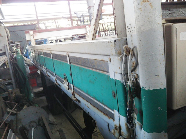 いすゞフォワードユニック3段中型（4t）[写真10]