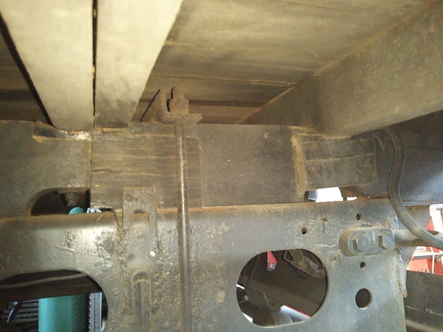 いすゞフォワードユニック3段中型（4t）[写真14]