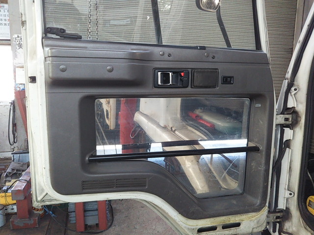 いすゞフォワードユニック3段中型（4t）[写真19]