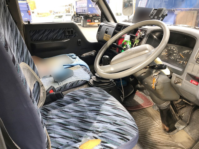 日野レンジャー平ボディ小型（2t・3t）[写真16]