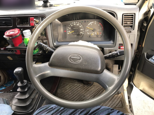 日野レンジャー平ボディ小型（2t・3t）[写真18]