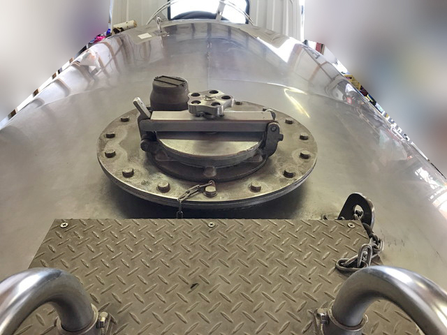 三菱ふそうキャンタータンク車（タンクローリー）小型（2t・3t）[写真10]