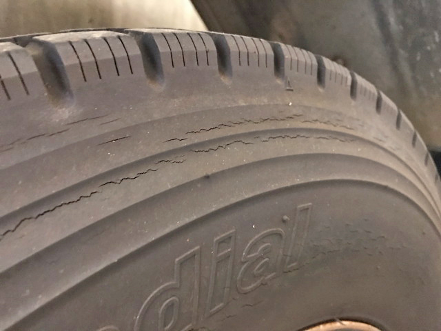 三菱ふそうキャンタータンク車（タンクローリー）小型（2t・3t）[写真22]