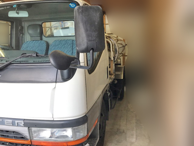 三菱ふそうキャンタータンク車（タンクローリー）小型（2t・3t）[写真03]