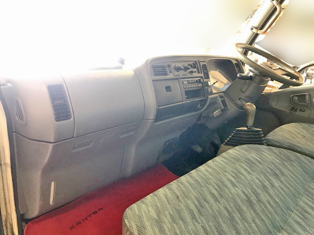 三菱ふそうキャンタータンク車（タンクローリー）小型（2t・3t）[写真34]