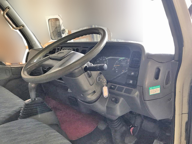 三菱ふそうキャンタータンク車（タンクローリー）小型（2t・3t）[写真35]