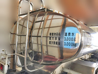 三菱ふそうキャンタータンク車（タンクローリー）小型（2t・3t）[写真04]