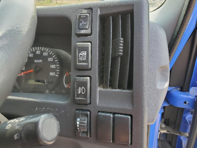 いすゞエルフダブルキャブ（Wキャブ）小型（2t・3t）[写真38]