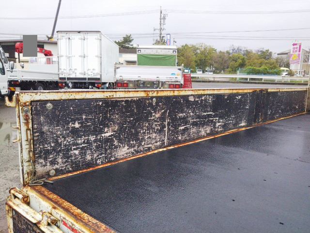 三菱ふそうキャンター平ボディ小型（2t・3t）[写真11]