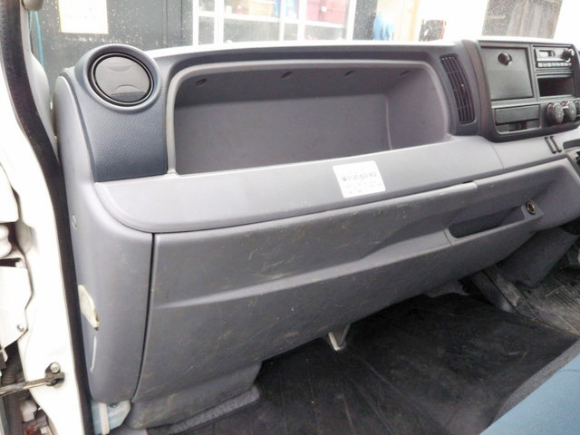 三菱ふそうキャンター平ボディ小型（2t・3t）[写真32]