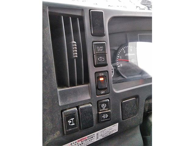 いすゞエルフクレーン4段小型（2t・3t）[写真31]