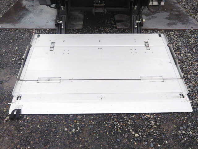 いすゞエルフ冷凍車（冷蔵車）小型（2t・3t）[写真12]