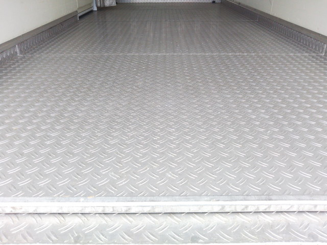 いすゞエルフ冷凍車（冷蔵車）小型（2t・3t）[写真16]