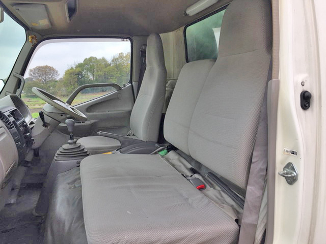 日野デュトロ幌車小型（2t・3t）[写真31]