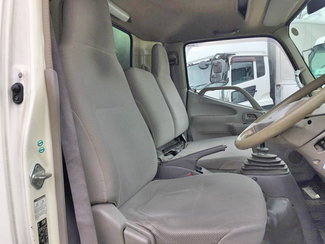 日野デュトロ幌車小型（2t・3t）[写真33]
