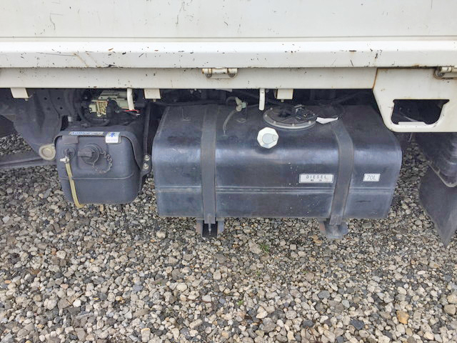 三菱ふそうキャンター平ボディ小型（2t・3t）[写真15]