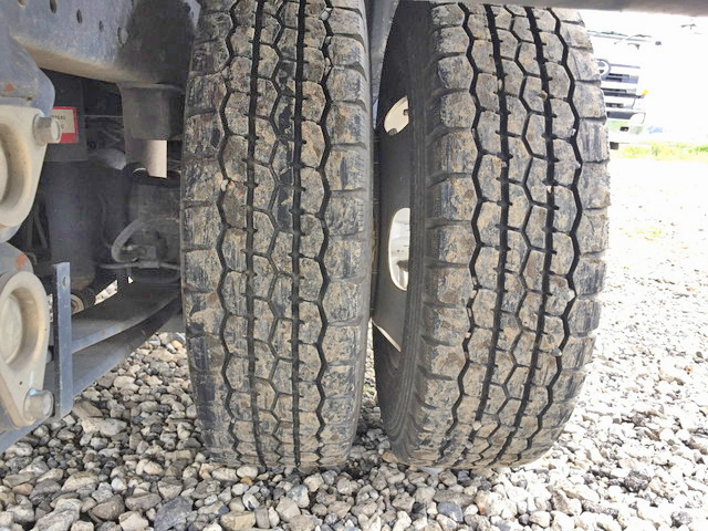 三菱ふそうキャンター平ボディ小型（2t・3t）[写真18]