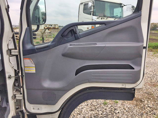 三菱ふそうキャンター平ボディ小型（2t・3t）[写真27]