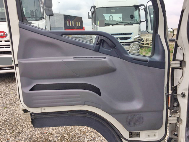 三菱ふそうキャンター平ボディ小型（2t・3t）[写真28]