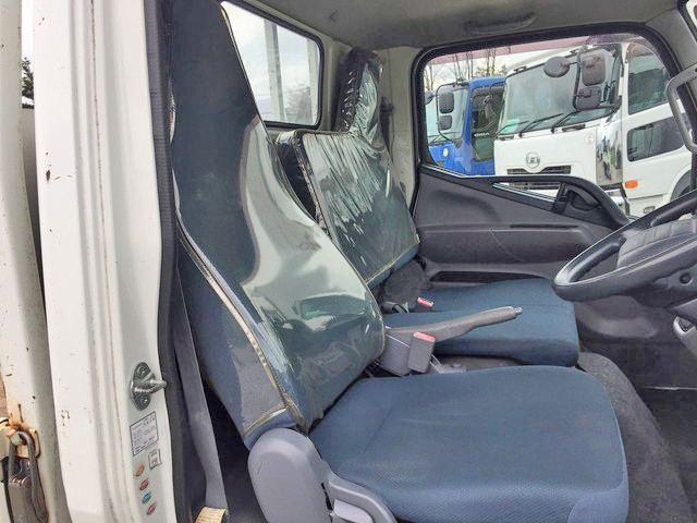 三菱ふそうキャンター平ボディ小型（2t・3t）[写真30]