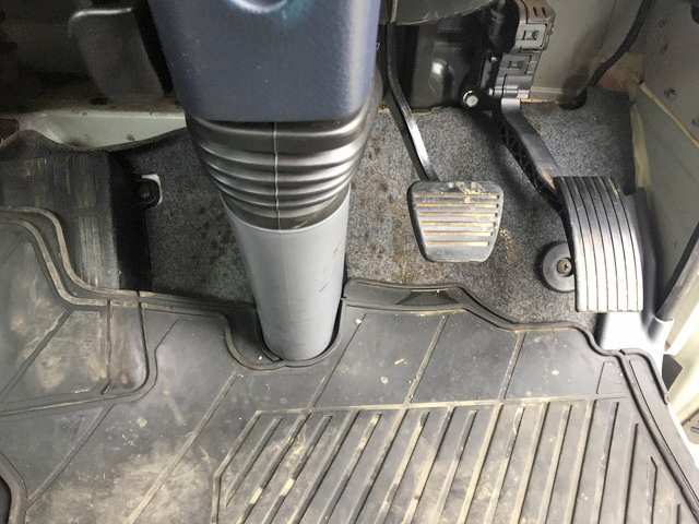 三菱ふそうキャンター平ボディ小型（2t・3t）[写真34]