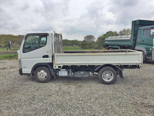 三菱ふそうキャンター平ボディ小型（2t・3t）[写真06]