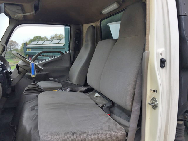 日野デュトロ幌車小型（2t・3t）[写真33]