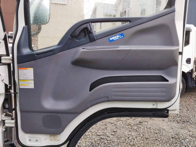 三菱ふそうキャンター平ボディ小型（2t・3t）[写真28]