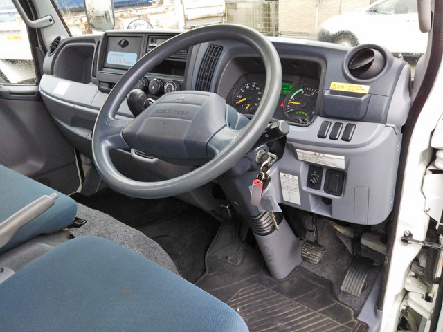 三菱ふそうキャンター平ボディ小型（2t・3t）[写真30]