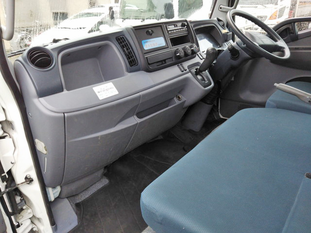 三菱ふそうキャンター平ボディ小型（2t・3t）[写真32]