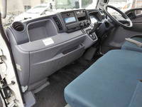 三菱ふそうキャンター平ボディ小型（2t・3t）[写真32]