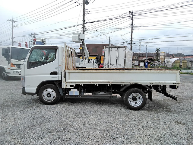 三菱ふそうキャンター平ボディ小型（2t・3t）[写真05]