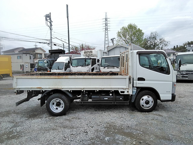三菱ふそうキャンター平ボディ小型（2t・3t）[写真06]