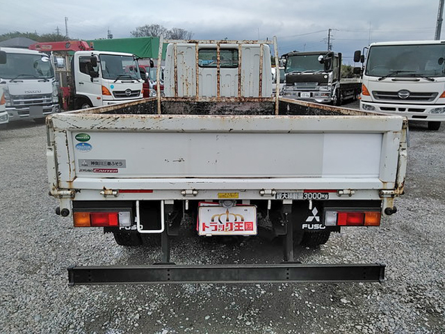 三菱ふそうキャンター平ボディ小型（2t・3t）[写真09]