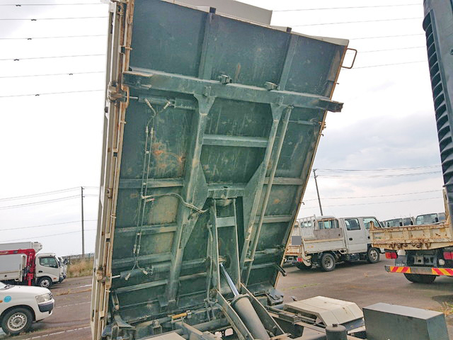 いすゞフォワード三転ダンプ中型（4t）[写真19]