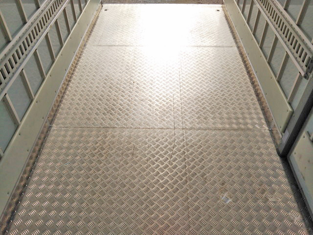 いすゞエルフ冷凍車（冷蔵車）小型（2t・3t）[写真17]