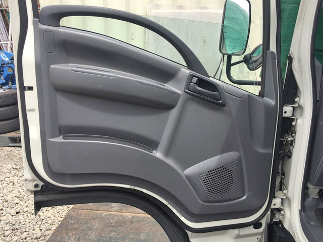 いすゞエルフ冷凍車（冷蔵車）小型（2t・3t）[写真28]