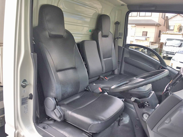 いすゞエルフ冷凍車（冷蔵車）小型（2t・3t）[写真30]