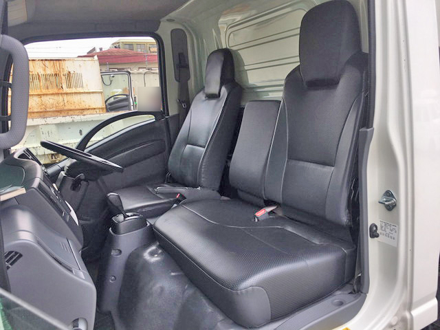 いすゞエルフ冷凍車（冷蔵車）小型（2t・3t）[写真31]