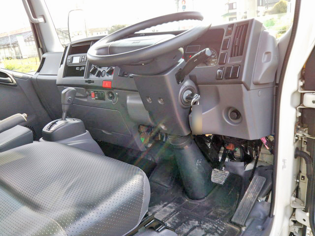 いすゞエルフ冷凍車（冷蔵車）小型（2t・3t）[写真34]