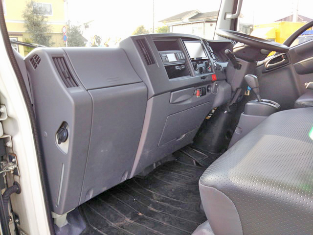 いすゞエルフ冷凍車（冷蔵車）小型（2t・3t）[写真35]