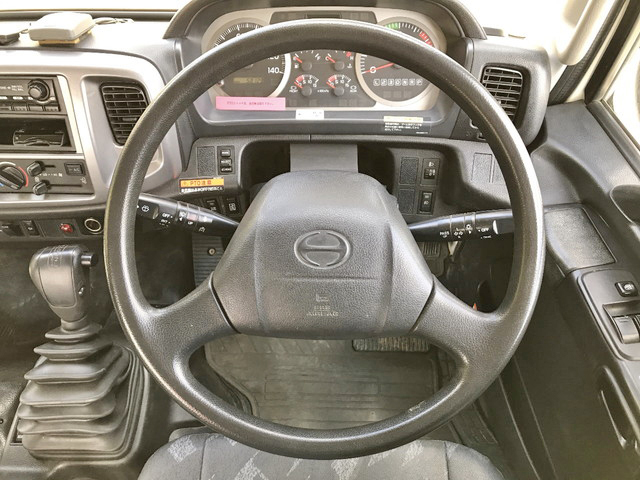 日野レンジャーユニック4段中型（4t）[写真36]