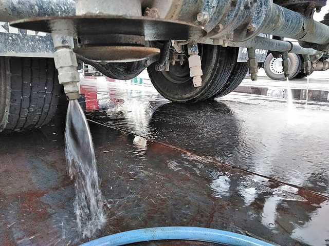 いすゞエルフ散水車小型（2t・3t）[写真12]