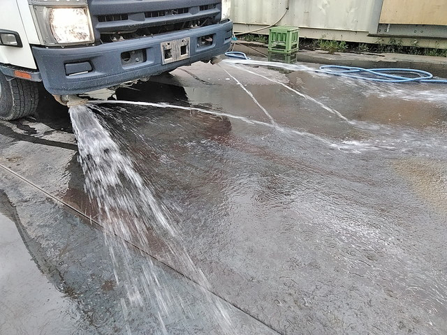 いすゞエルフ散水車小型（2t・3t）[写真09]