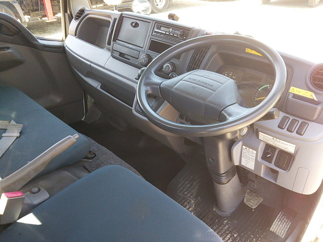 三菱ふそうキャンター平ボディ小型（2t・3t）[写真27]