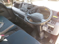 三菱ふそうキャンター平ボディ小型（2t・3t）[写真27]